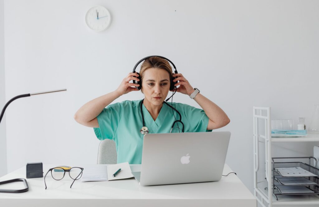 How Virtual Scribes Reduce Burnout and Improve Physician Efficiency